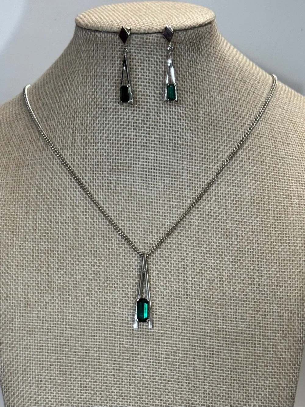 Vintage Avon Park East Silver Tone Green Rhinestone Necklace & Earrings Set 1976